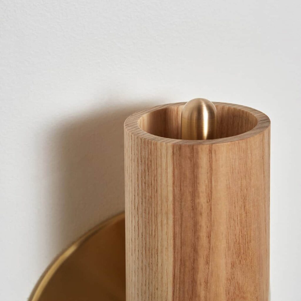 Lodge Sconce Oak / Hewn Brass